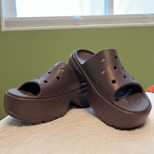 LIKE NEW Platform CROCS in Chocolate